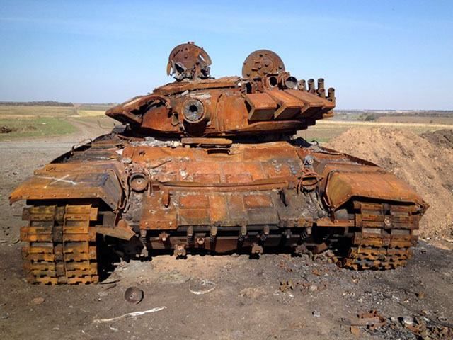 Під Донецьком знайшли звалище спаленої російської військової техніки Під Донецьком знайшли звалище спаленої російської військової техніки