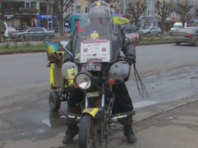 Священник-байкер собирает средства для бойцов в зоне АТО