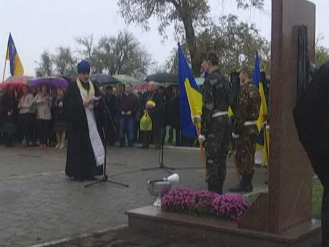 У Херсоні встановили пам’ятний знак у шану воїнам, які загинули в АТО У Херсоні встановили пам’ятний знак у шану воїнам, які загинули в АТО