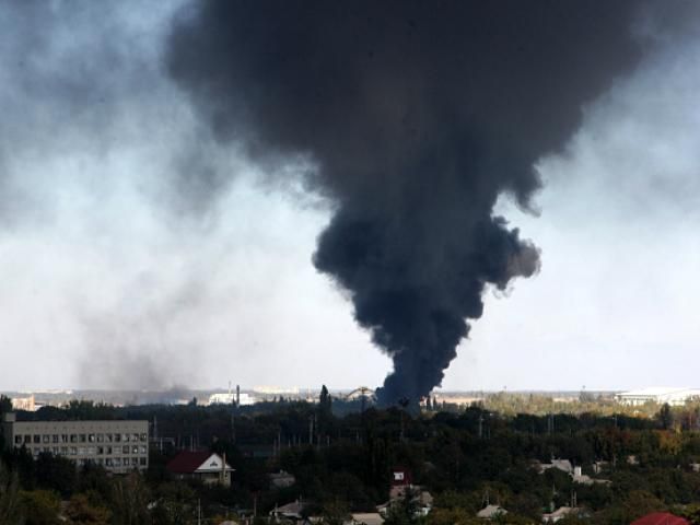 У Донецьку горить завод хімвиробів