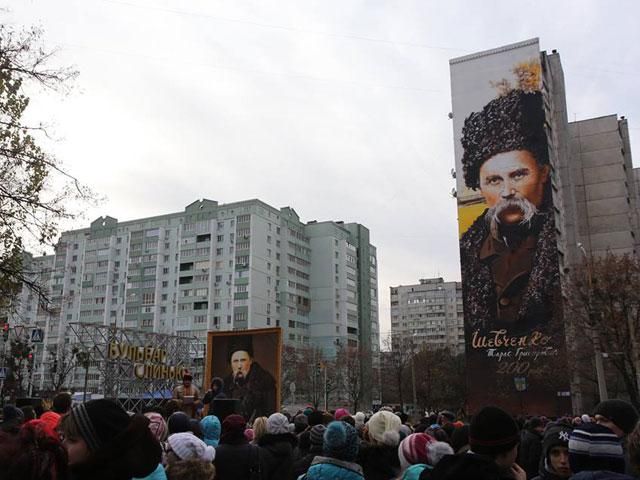 На харьковской многоэтажке нарисовали самый большой в Украине портрет Шевченко (Фото)