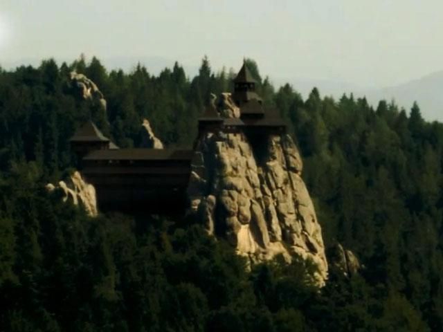 Путешествие по Украине. Тустань — крепость на скале Галицко-Волынского княжества Путешествие по Украине. Тустань — крепость на скале Галицко-Волынского княжества