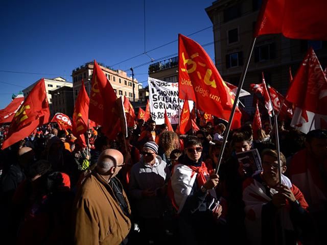 В Риме около миллиона человек вышли на антиправительственные протесты (Видео) В Риме около миллиона человек вышли на антиправительственные протесты (Видео)