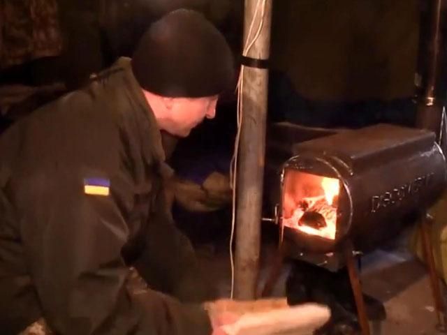 В Маріуполі волонтери передали військовим "буржуйки" (Відео)