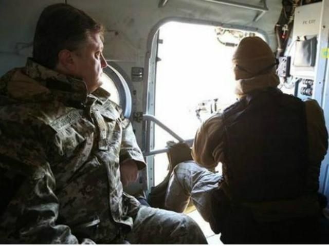 Порошенко на гелікоптері прибув до Краматорська (Фото.Відео) Порошенко на гелікоптері прибув до Краматорська (Фото.Відео)