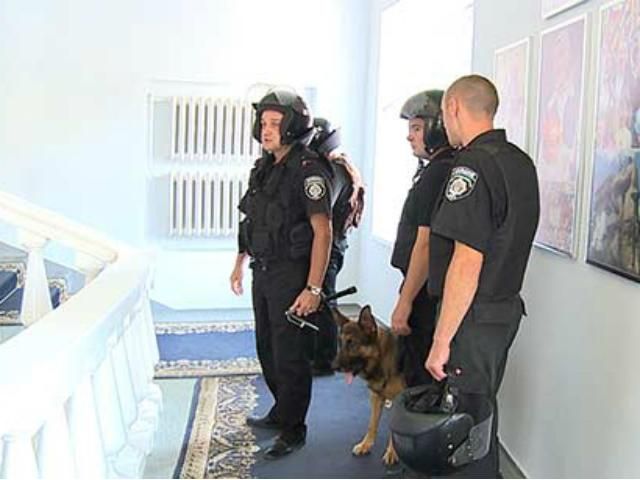 На 4 участках в Николаеве ищут взрывчатку На 4 участках в Николаеве ищут взрывчатку