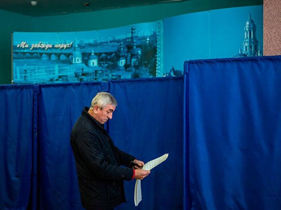 Казусы на участках: потерянные печати, испорченные бюллетени и непереведенные стрелки часов