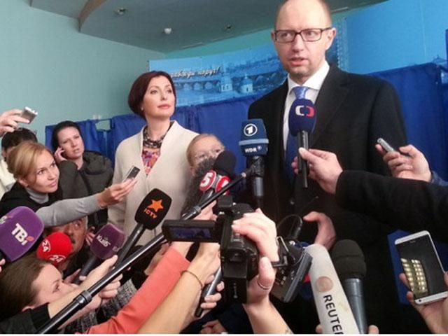 Прем'єр-міністр проголосував на виборах до ВР (Фото)(Відео) Прем'єр-міністр проголосував на виборах до ВР (Фото)(Відео)