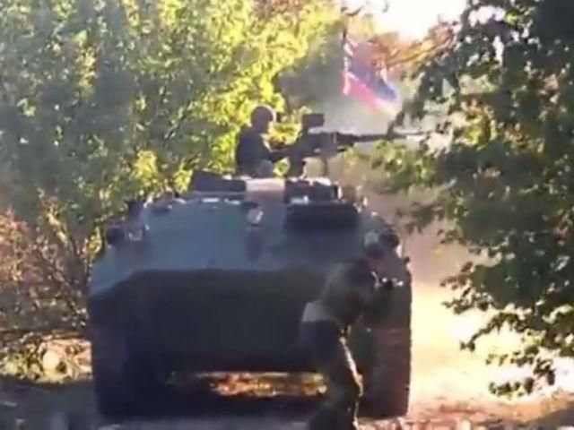 Бойовики ведуть обстріл під прикриттям бронетехніки (Відео)