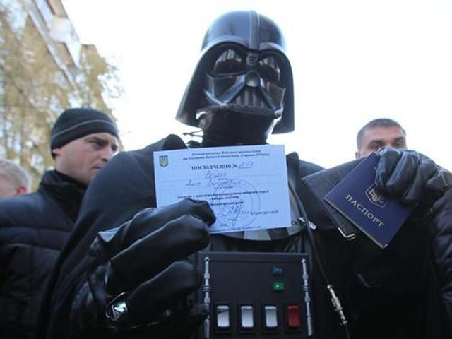 Дарт Вейдер не зміг проголосувати (Фото)(Відео) Дарт Вейдер не зміг проголосувати (Фото)(Відео)