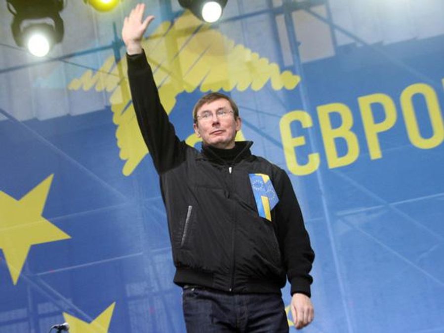 Луценко говорит, что всем партиям Майдана предложат коалицию