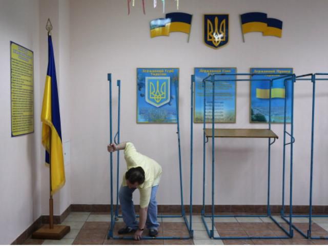 В Черновцах пьяный член УИК едва не поджег бюллетени В Черновцах пьяный член УИК едва не поджег бюллетени