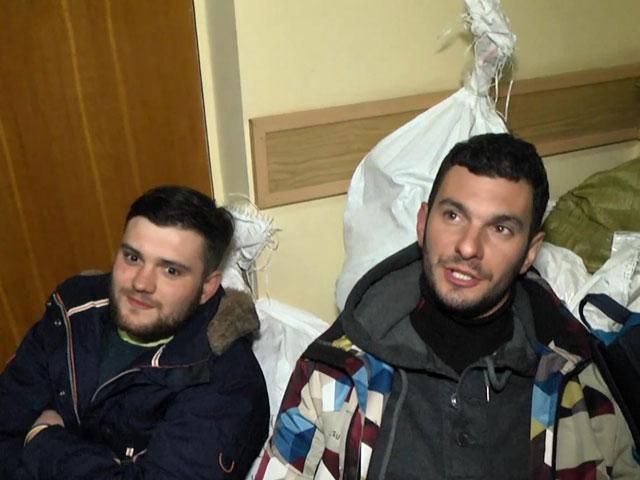 Члены избирательных участков продолжают свозить протоколы в ОИК (Видео) Члены избирательных участков продолжают свозить протоколы в ОИК (Видео)