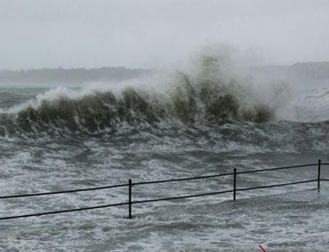 Паромная переправа в Крыму не работает уже четвертые сутки Паромная переправа в Крыму не работает уже четвертые сутки