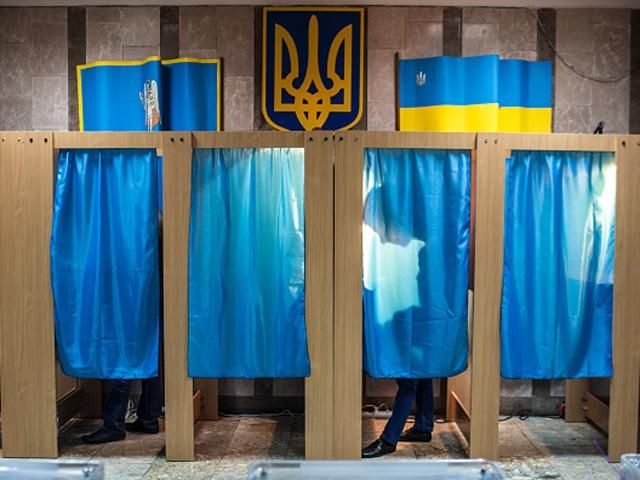 ЦВК опрацювала половину протоколів: лідирує "Народний фронт" ЦВК опрацювала половину протоколів: лідирує "Народний фронт"