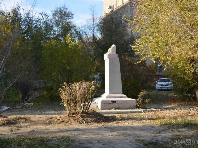В России начали падать Ленины: Первый — Волгоград (Фото) В России начали падать Ленины: Первый — Волгоград (Фото)