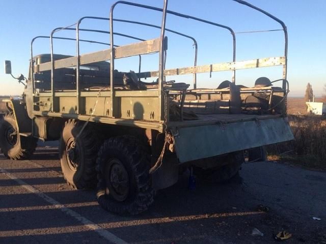 Сепаратисти дали військовим на 32-му блокпосту 6 годин, — ЗМІ Сепаратисти дали військовим на 32-му блокпосту 6 годин, — ЗМІ