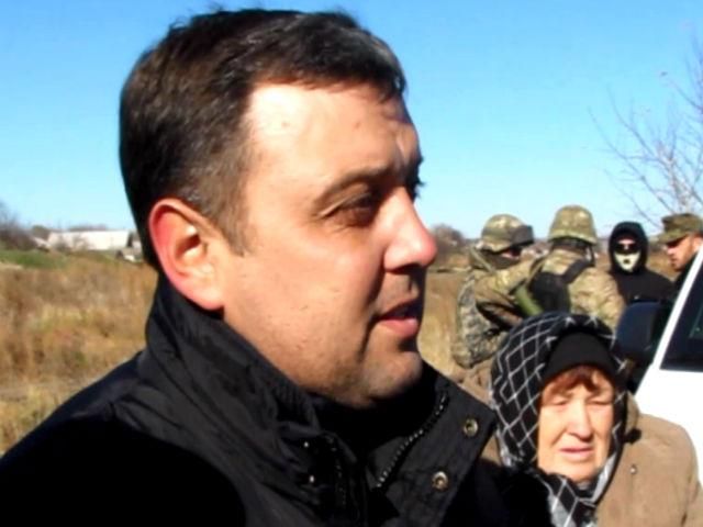 Под Мариуполем люди перекрыли мост, где украинские военные хотят создать блок-пост Под Мариуполем люди перекрыли мост, где украинские военные хотят создать блок-пост