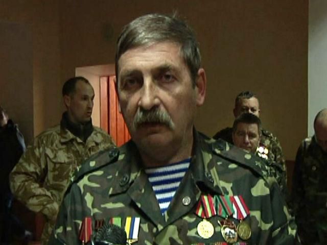 Скандальний округ на Одещині. Члени окружкому втекли, порядок охороняють афганці Скандальний округ на Одещині. Члени окружкому втекли, порядок охороняють афганці