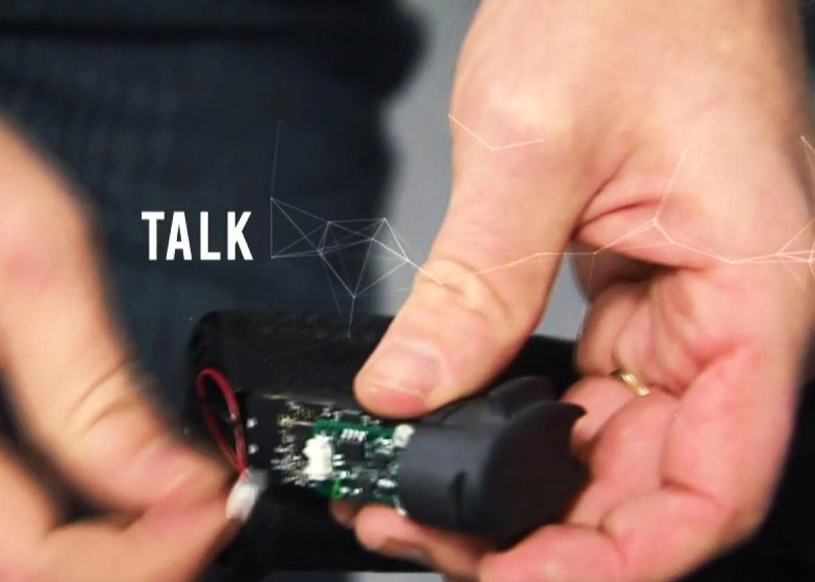 Разработано устройство для контроля за полицейскими, создана умная футболка для "качков" Разработано устройство для контроля за полицейскими, создана умная футболка для "качков"