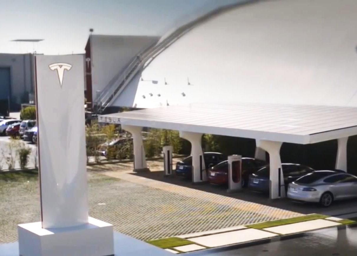 Tesla збудує дві зарядні станції у Київській та Львівській областях до 2016 року Tesla збудує дві зарядні станції у Київській та Львівській областях до 2016 року