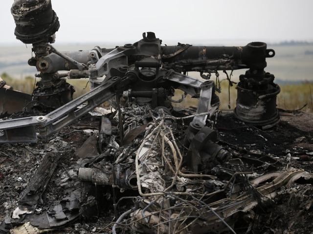 Пока мало материалов, чтобы назвать причину падения малайзийского самолета, — следствие Пока мало материалов, чтобы назвать причину падения малайзийского самолета, — следствие