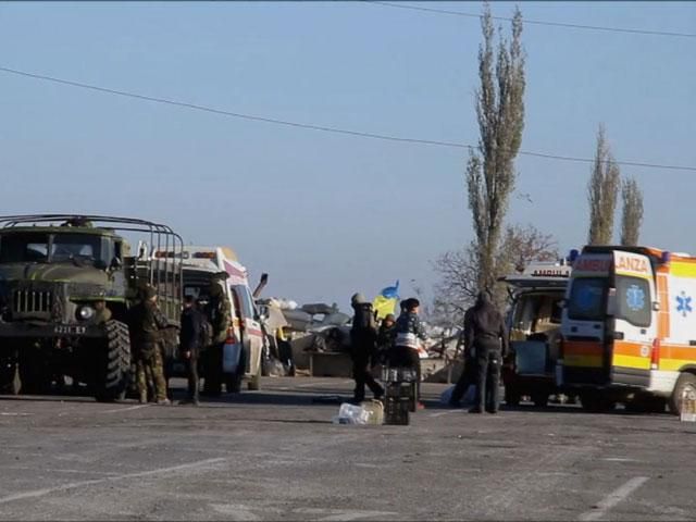 З 32-го блокпосту волонтери-медики вивезли тіла загиблих (Відео)