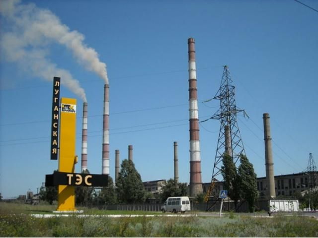 Над ТЭС в Счастье — столб дыма Над ТЭС в Счастье — столб дыма