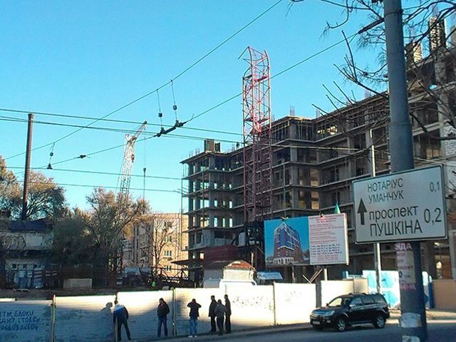 У Дніпропетровську впав кран: загинуло четверо людей (Фото. Відео) У Дніпропетровську впав кран: загинуло четверо людей (Фото. Відео)