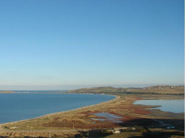 Криму загрожує екологічна катастрофа через висохле озеро Чокрак Криму загрожує екологічна катастрофа через висохле озеро Чокрак