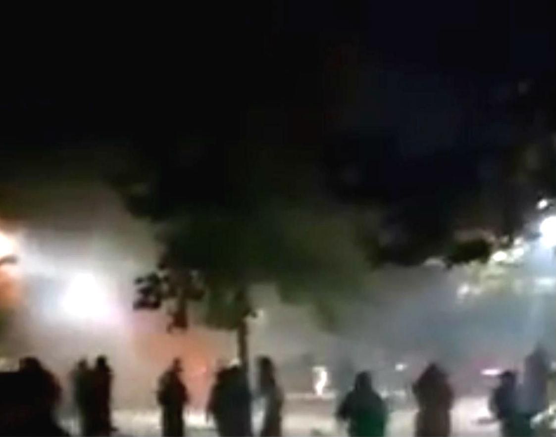 Во Франции - массовые беспорядки из-за смерти протестующего Во Франции - массовые беспорядки из-за смерти протестующего