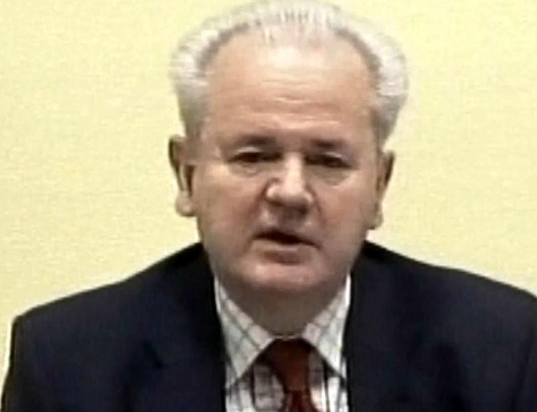 ЕС снял санкции против Милошевича и его семьи