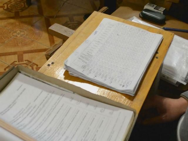 В Луганской области подсчет голосов продолжается уже третьи сутки В Луганской области подсчет голосов продолжается уже третьи сутки