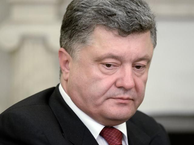 Порошенко звільнив послів України у Латвії, Молдові та Канаді