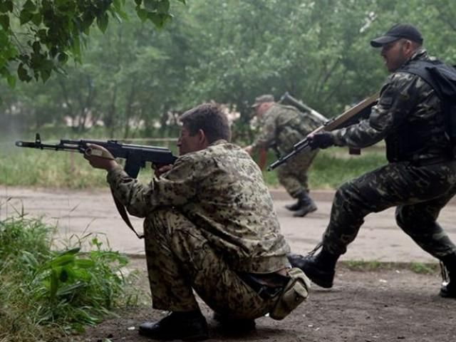 Под Мариуполем боевики ведут перестрелку между собой