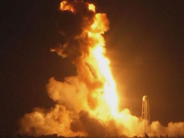 В США после старта взорвалась американо-украинская ракета-носитель (Видео) В США после старта взорвалась американо-украинская ракета-носитель (Видео)