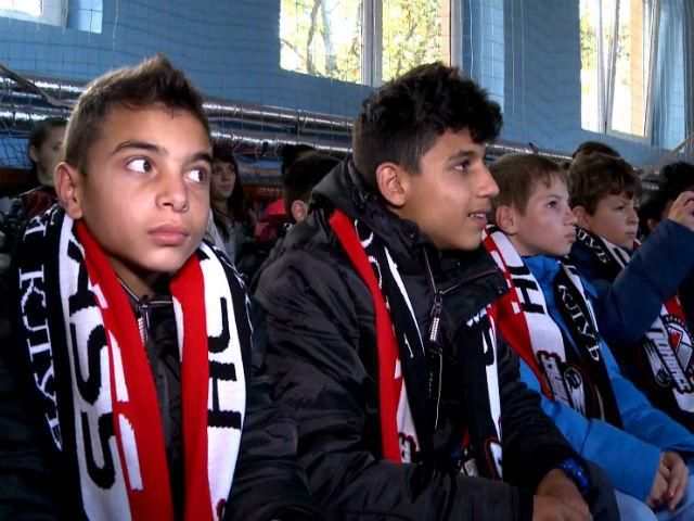 Благодійники передали дітям зі спецшкіл-інтернатів Закарпаття теплі речі Благодійники передали дітям зі спецшкіл-інтернатів Закарпаття теплі речі