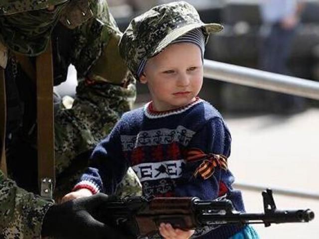 На своих "выборах" террористы разрешили голосовать с 16 лет На своих "выборах" террористы разрешили голосовать с 16 лет