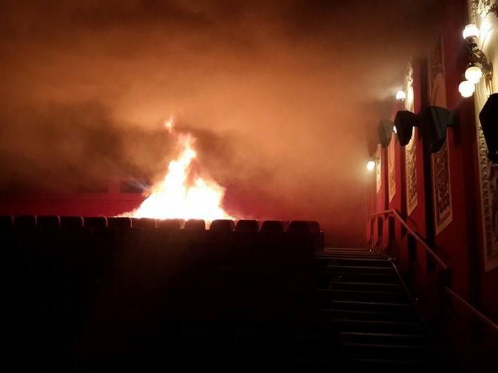 У Києві горить кінотеатр "Жовтень"