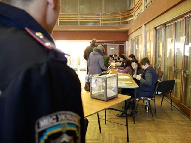 На 52-му окрузі — озброєний напад на кандидата і численні порушення На 52-му окрузі — озброєний напад на кандидата і численні порушення