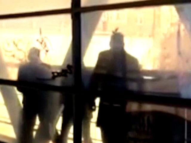 На одном из пешеходных мостов Москвы появился плакат "Свободу Украине" На одном из пешеходных мостов Москвы появился плакат "Свободу Украине"