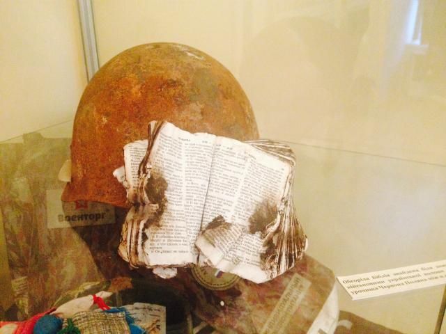 В Андреевской церкви открыли фотовыставку, посвященную АТО (Фото) В Андреевской церкви открыли фотовыставку, посвященную АТО (Фото)