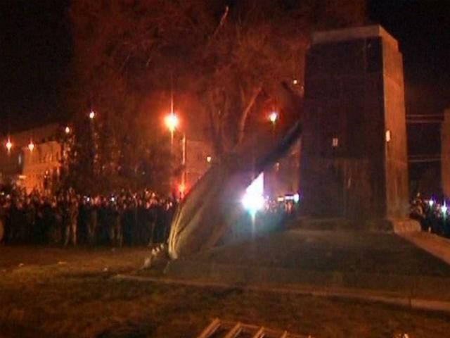 Полтавская область избавится от всех памятников советского режима Полтавская область избавится от всех памятников советского режима