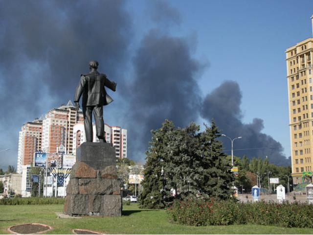 Терористи тричі обстріляли донецький аеропорт Терористи тричі обстріляли донецький аеропорт