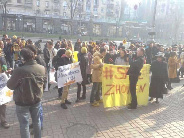 В Киеве продолжается акция в защиту кинотеатра "Октябрь" (Фото) В Киеве продолжается акция в защиту кинотеатра "Октябрь" (Фото)