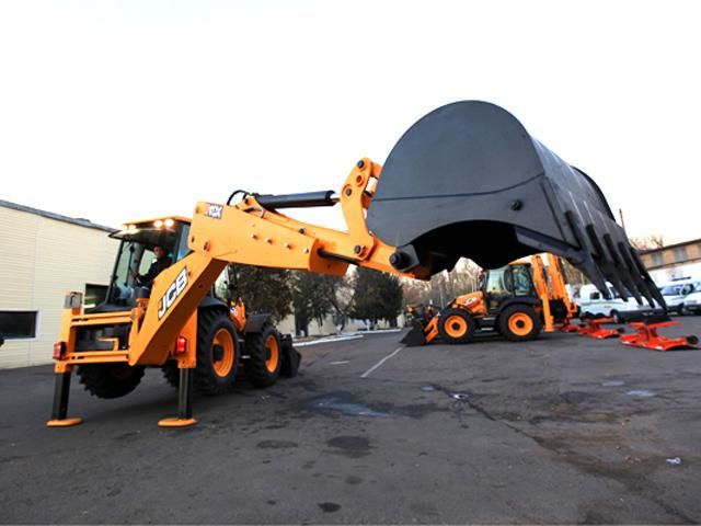 Нацгвардия получила современную технику из Англии (Фото. Видео) Нацгвардия получила современную технику из Англии (Фото. Видео)