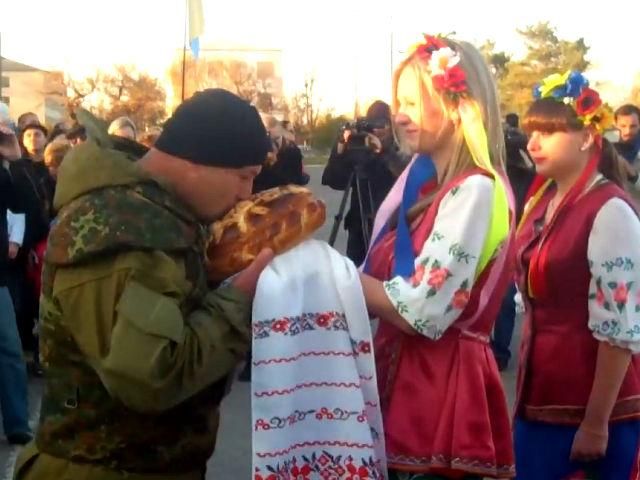 На Дніпропетровщині влаштували урочисту зустріч для бійців АТО  (Відео)