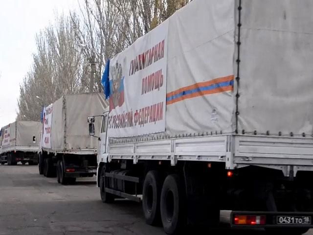 Близько 50 вантажівок гумконвою розвантажили в Донецьку (Відео)