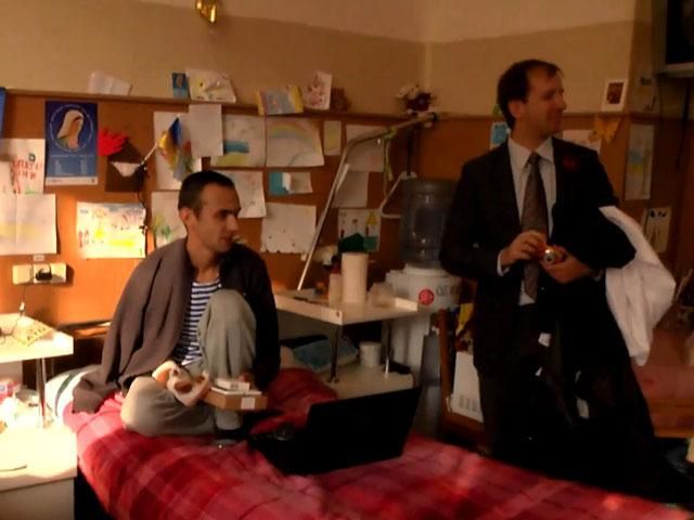 В Киеве передали первые электронные книги раненым бойцам АТО (Видео) В Киеве передали первые электронные книги раненым бойцам АТО (Видео)