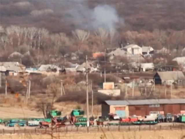 Терористи обстріляли Кримське: горять будинки